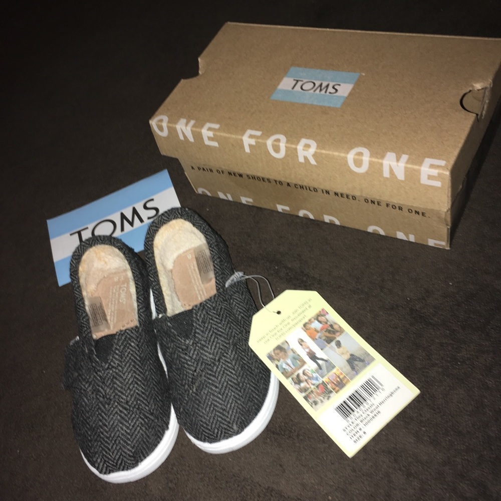 (NWT) {TOMS} Toddler Lined Herringbone Pattern